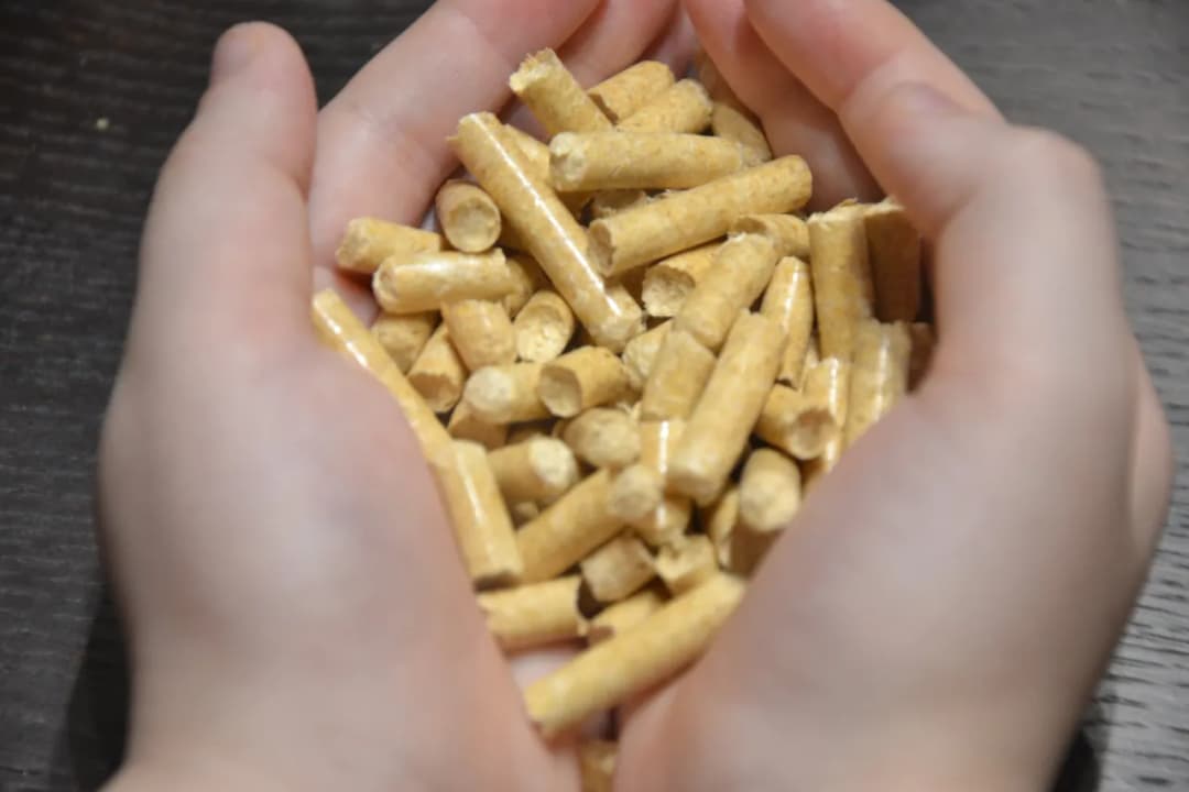 Czy pellet to paliwo stałe? Dowiedz się o jego właściwościach i zastosowaniu