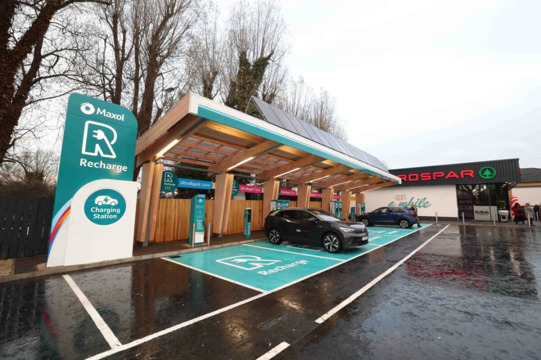 Dlaczego Twoja firma powinna rozważyć carport fotowoltaiczny?