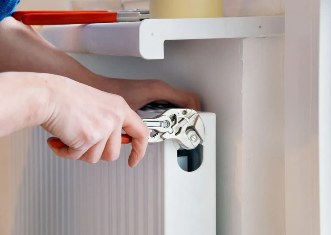 Dlaczego grzejnik się zapowietrza: 5 ukrytych przyczyn i skuteczne rozwiązania